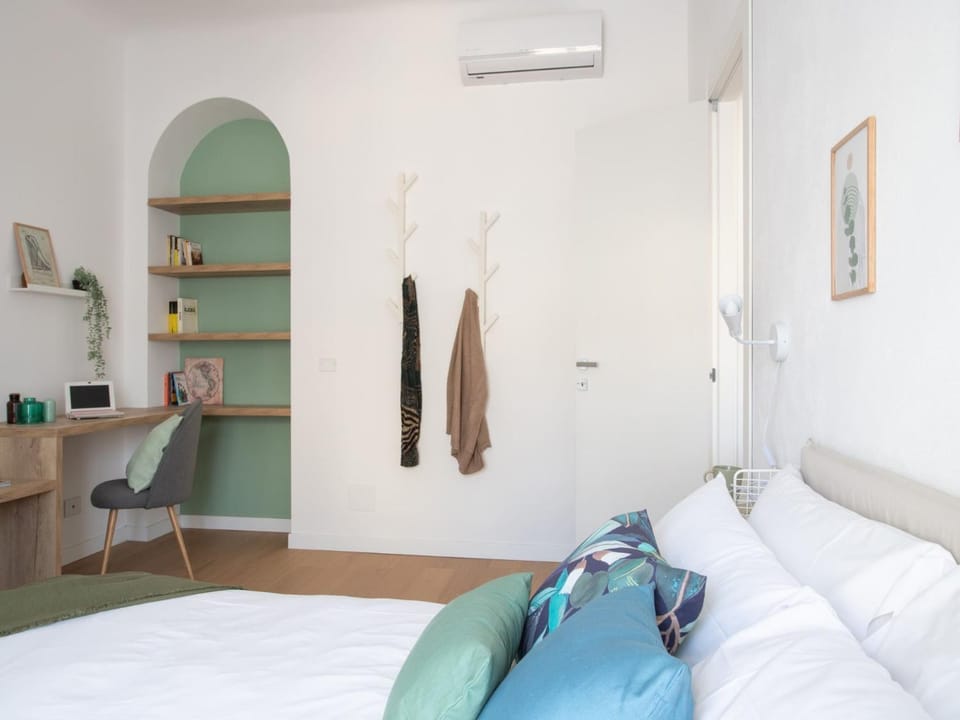 Bed, Photo of the whole room, Bedroom, air conditioner