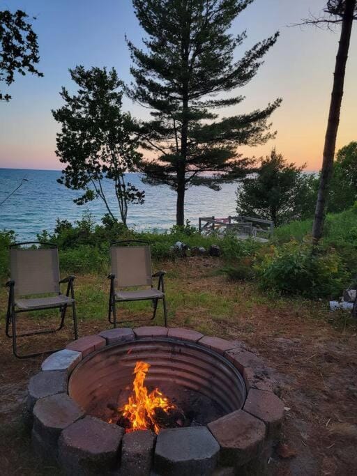 Beachfront~Private Sand Beach~Close Mackinac Ferry House in Michigan
