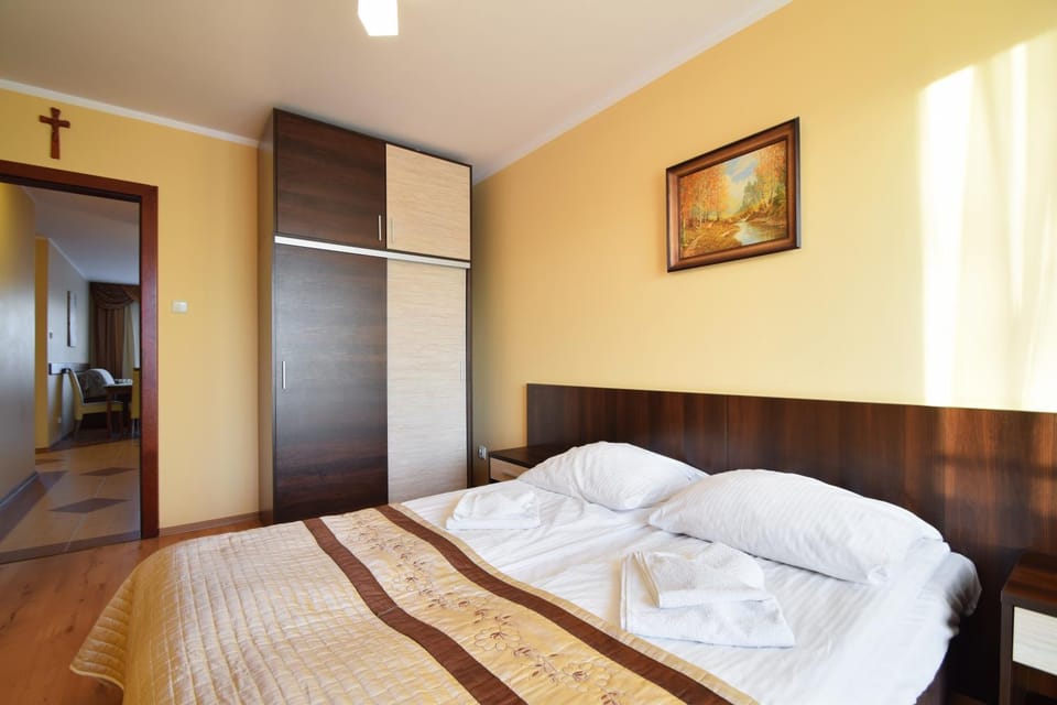 Bed, Photo of the whole room, Bedroom, towels, wardrobe
