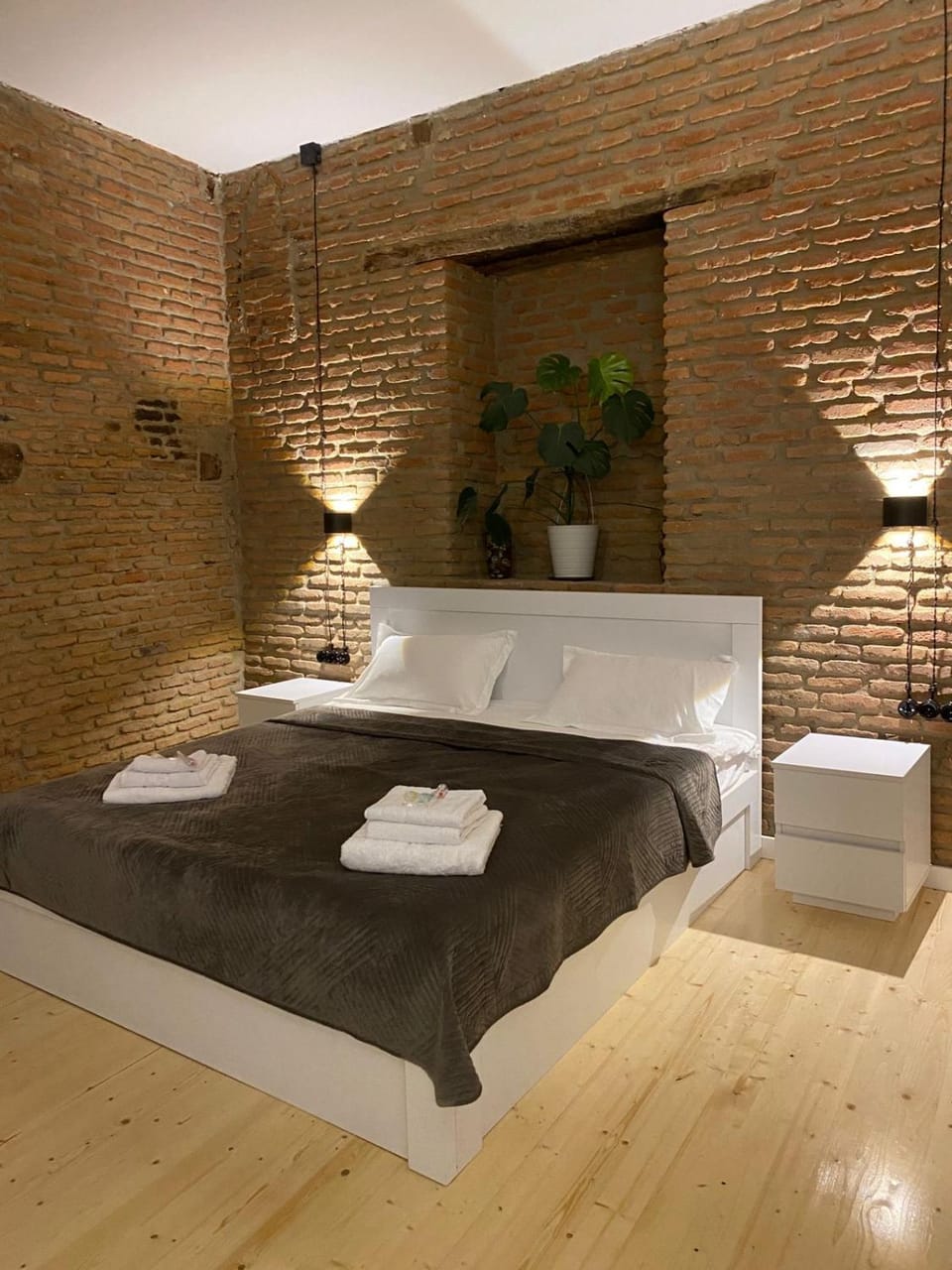 Bed, Bedroom, towels