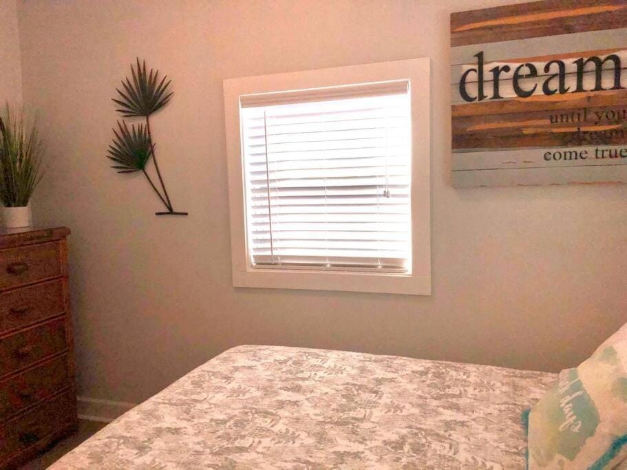 In the Heart of Downtown Dunedin One Bedroom Apt NO KIDS, NO PETS Apartment in Dunedin