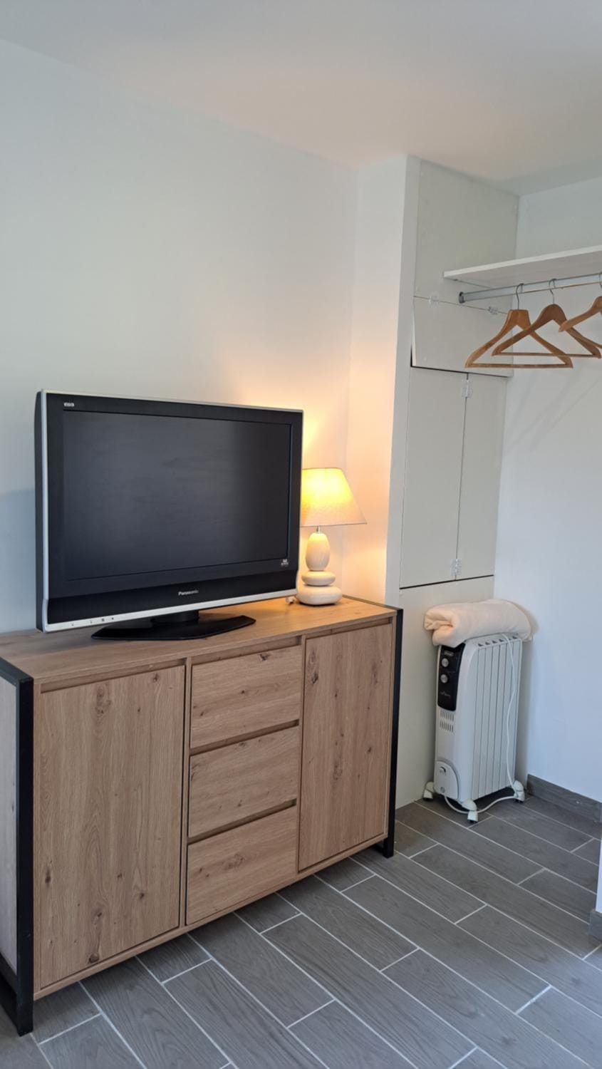 STUDIO tout équipé avec parking ISLE SUR LA SORGUE Apartment in L'Isle-sur-la-Sorgue