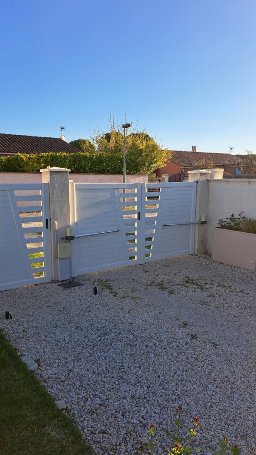 STUDIO tout équipé avec parking ISLE SUR LA SORGUE Apartment in L'Isle-sur-la-Sorgue