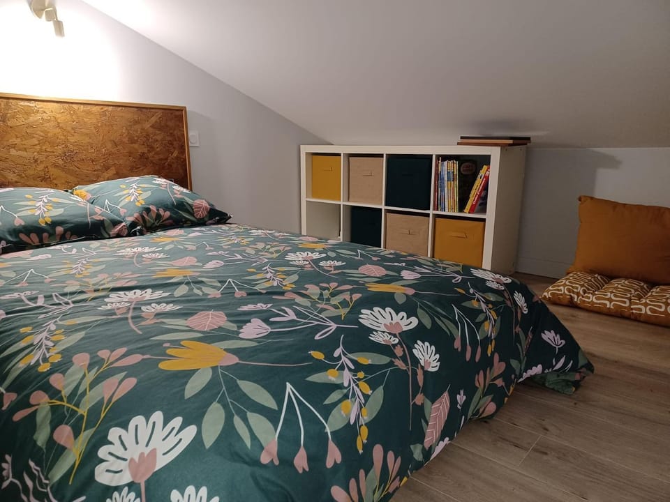 Bed, Bedroom