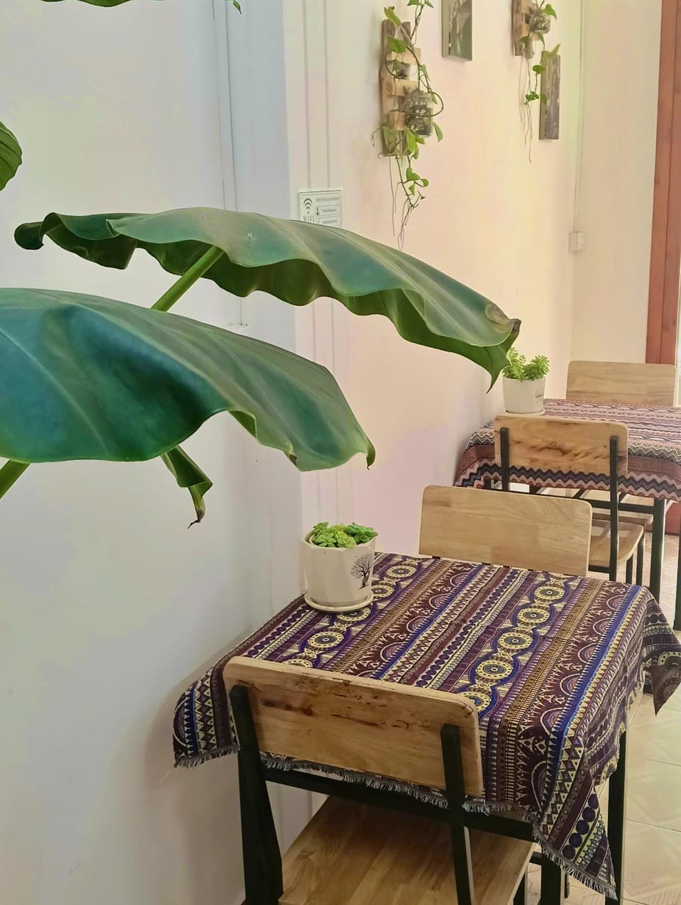 Restaurant/places to eat, Coffee/tea facilities, concierge