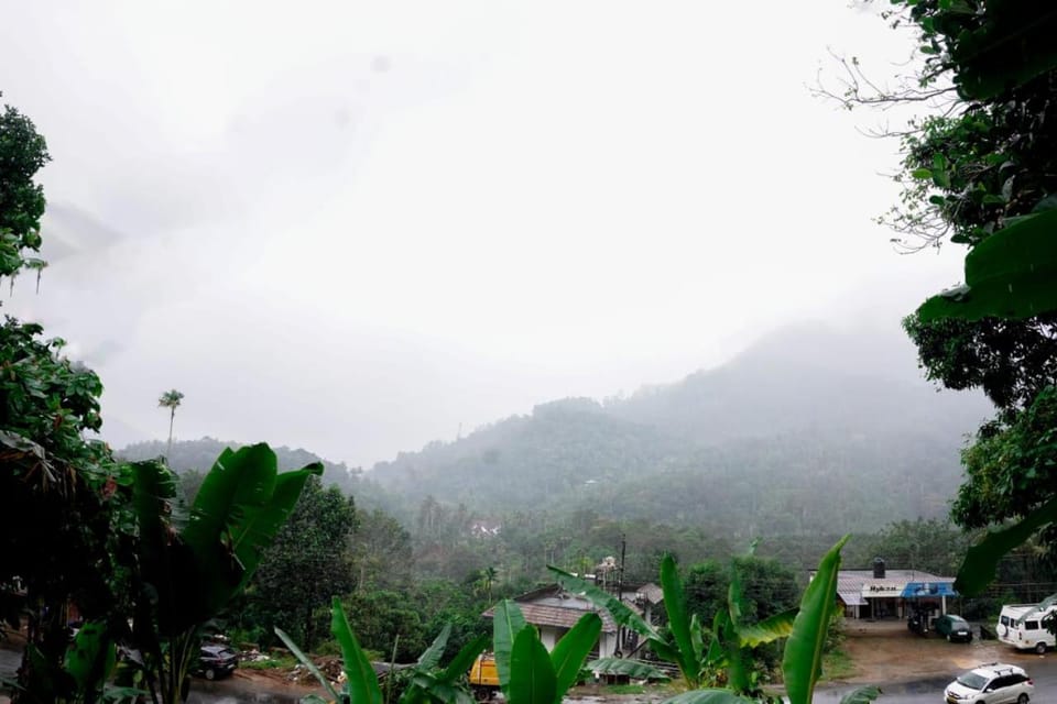 Koonamparayil Home Stay Munnar Anaviratty-Family Only Farm Stay in Kerala