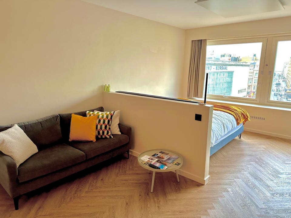 Bed, View (from property/room), View (from property/room), Living room, Seating area, City view, City view