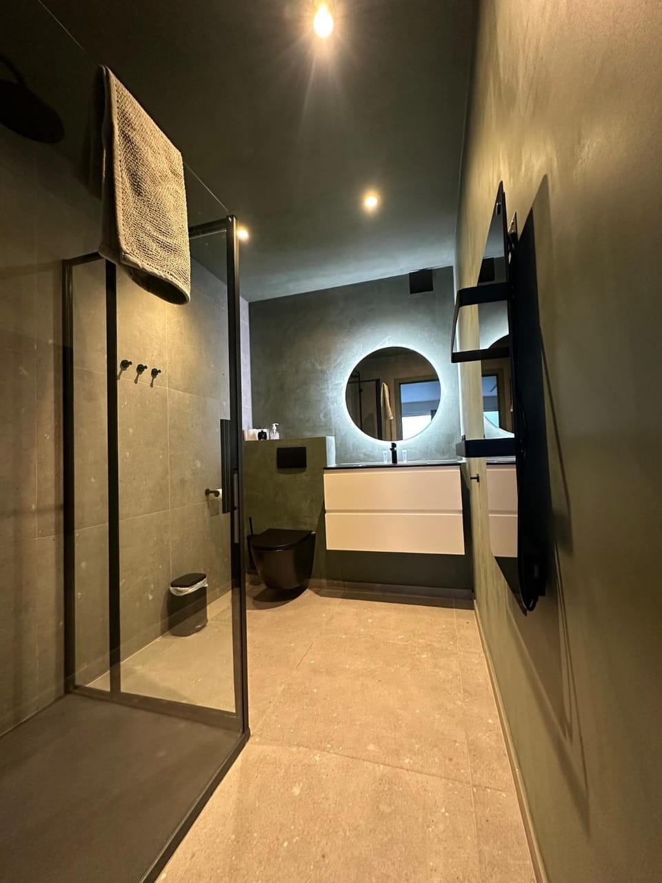 Shower, Toilet, Bathroom