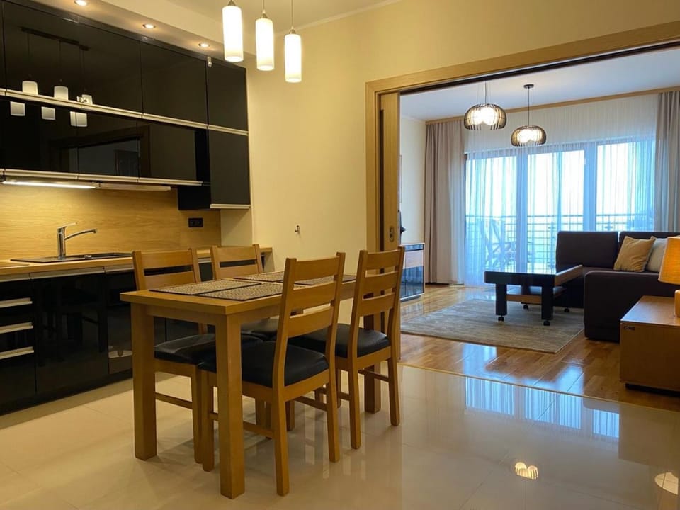 Kitchen or kitchenette, Living room, Seating area, Dining area