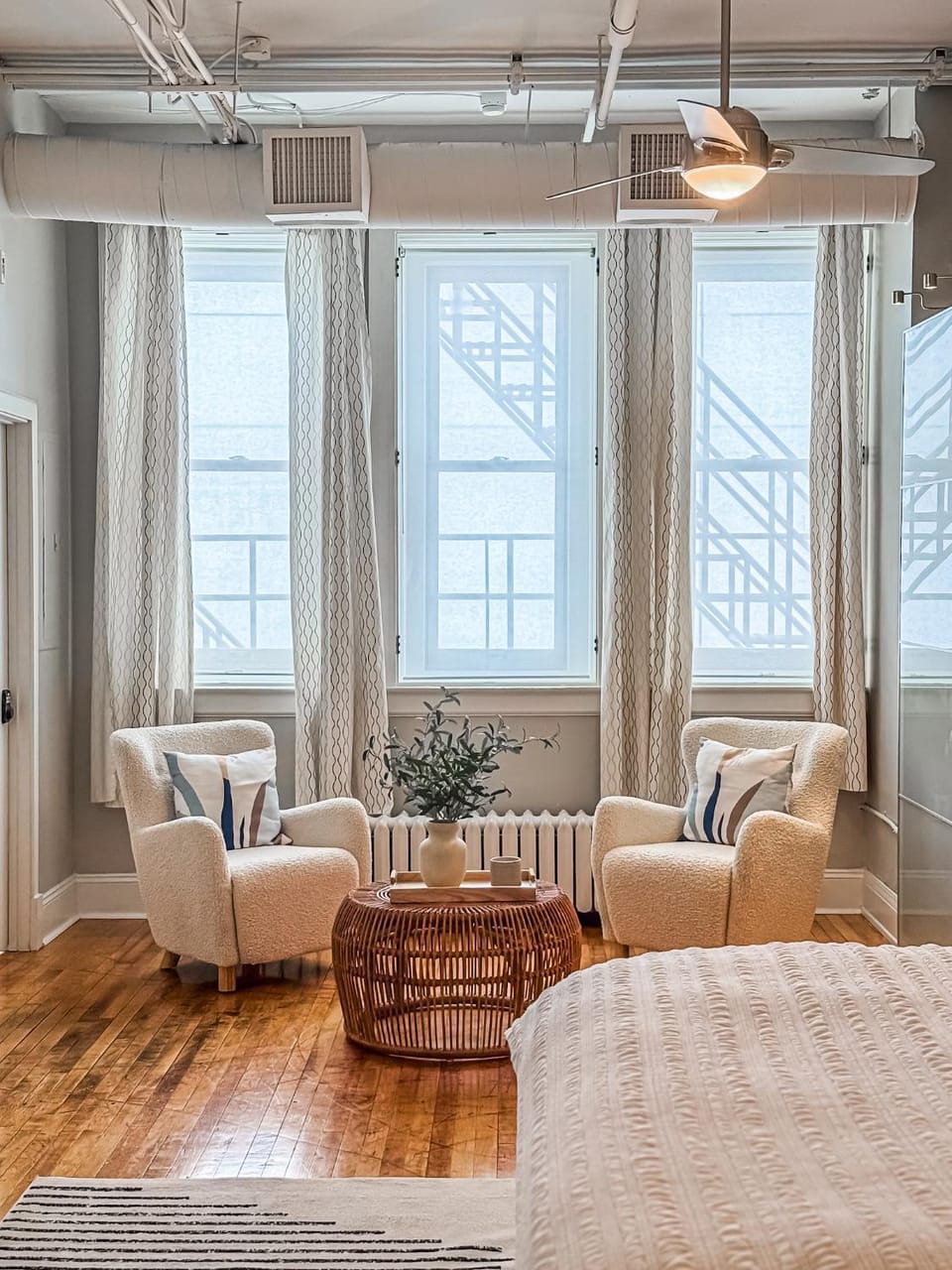 Bed, Seating area, Bedroom