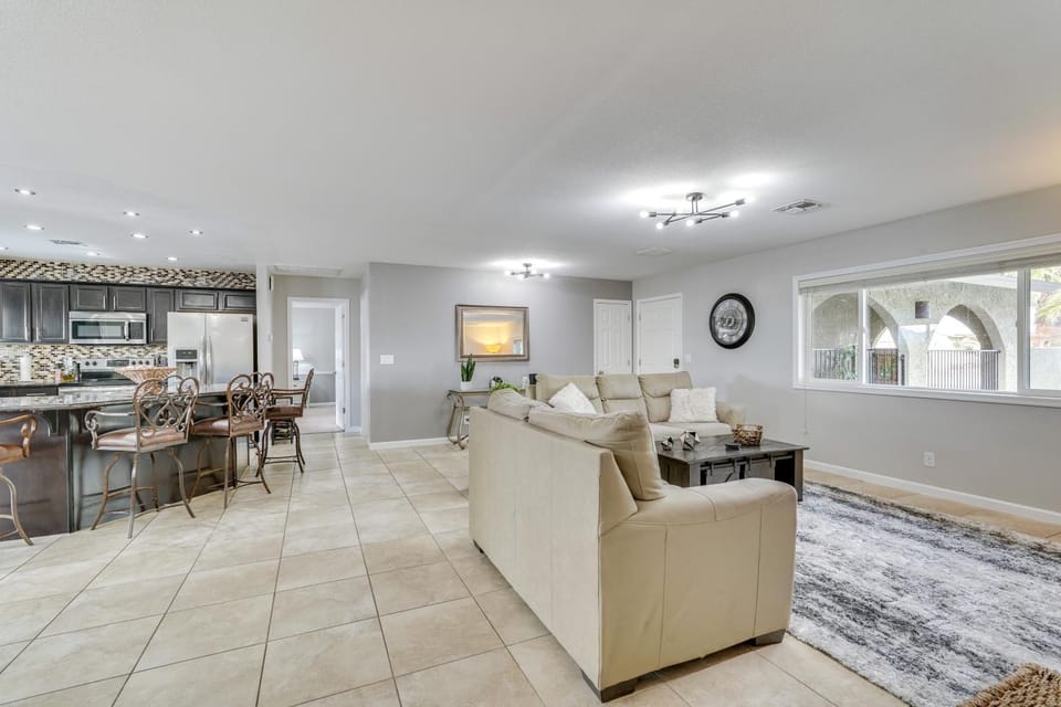 5 Mi to Beach: Poolside Paradise in Lake Havasu! House in Lake Havasu City