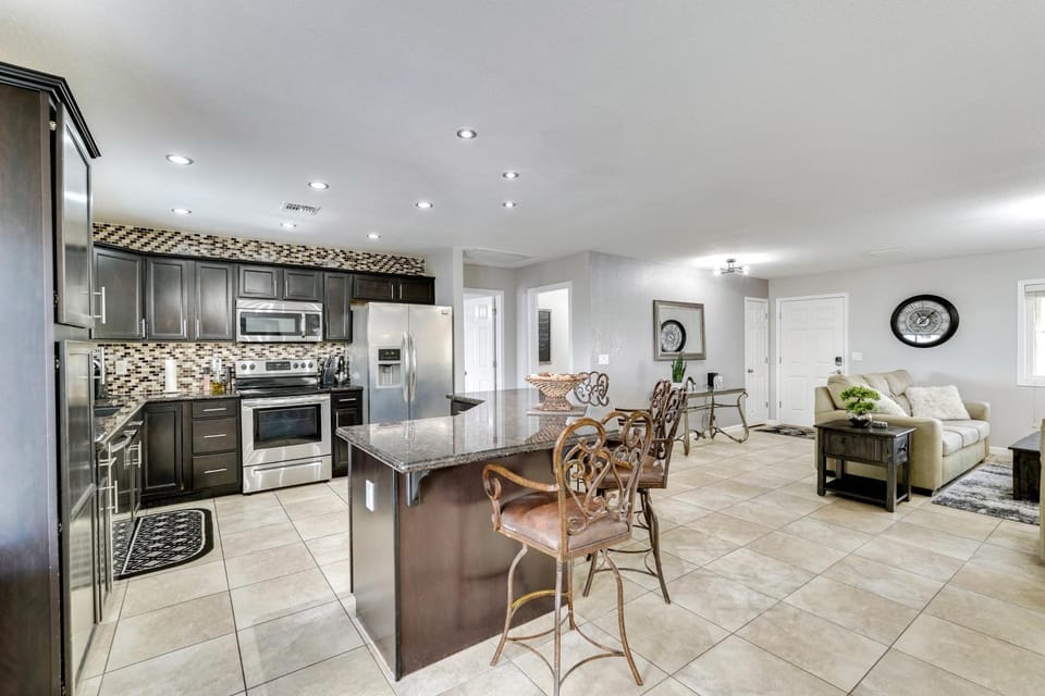 5 Mi to Beach: Poolside Paradise in Lake Havasu! House in Lake Havasu City