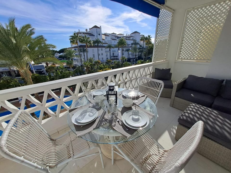 Holidays & Home Luminous Apartment in Playas del Duque , Puerto Banus Apartment in Marbella