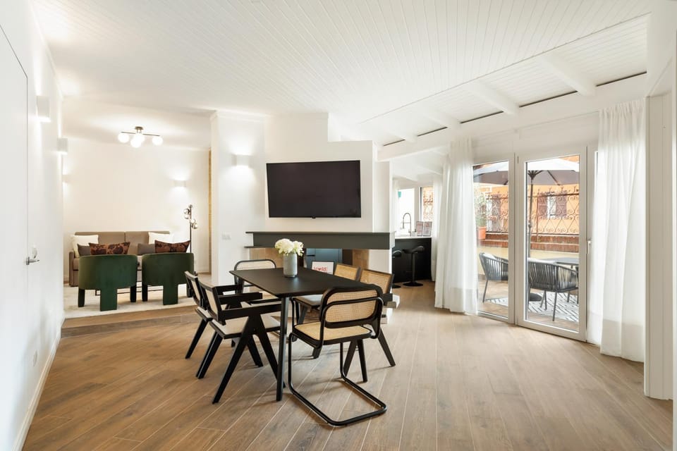 Communal lounge/ TV room, Living room, Seating area
