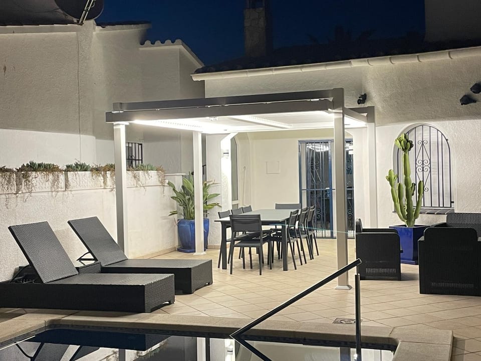 Patio, Dining area