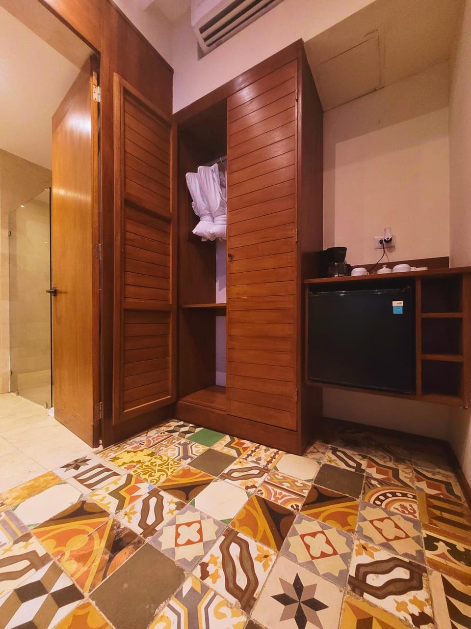 Bathroom, wardrobe