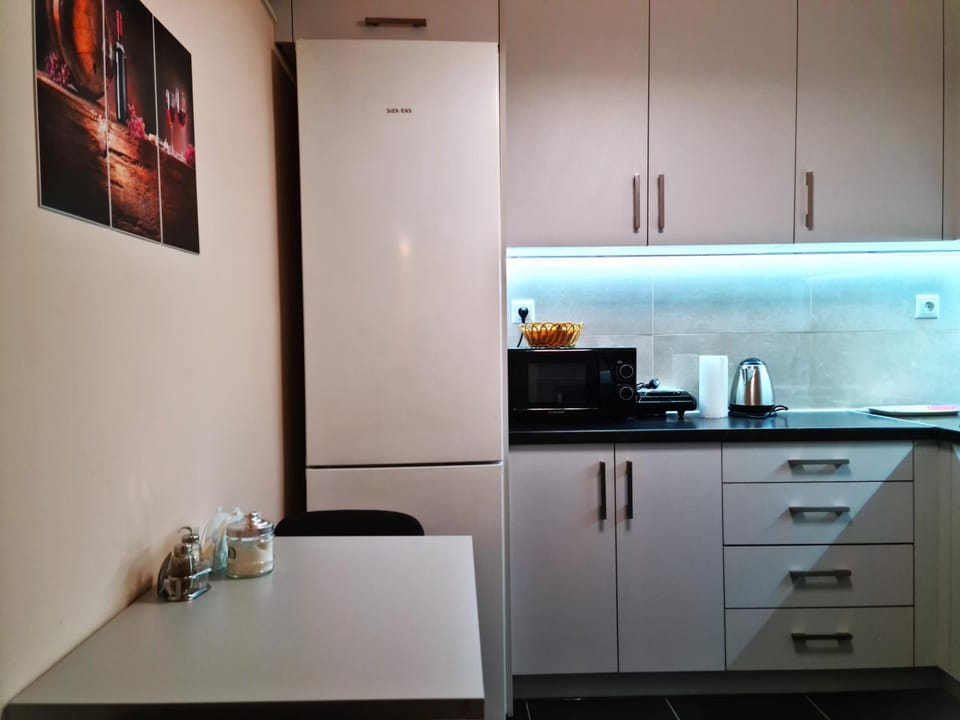 Coffee/tea facilities, oven, stove, kitchen, kitchen