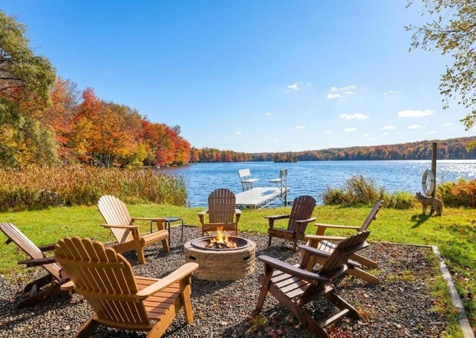 Lake Front Hot Tub Fire Pit Kayaks On Site House in Big Bass Lake
