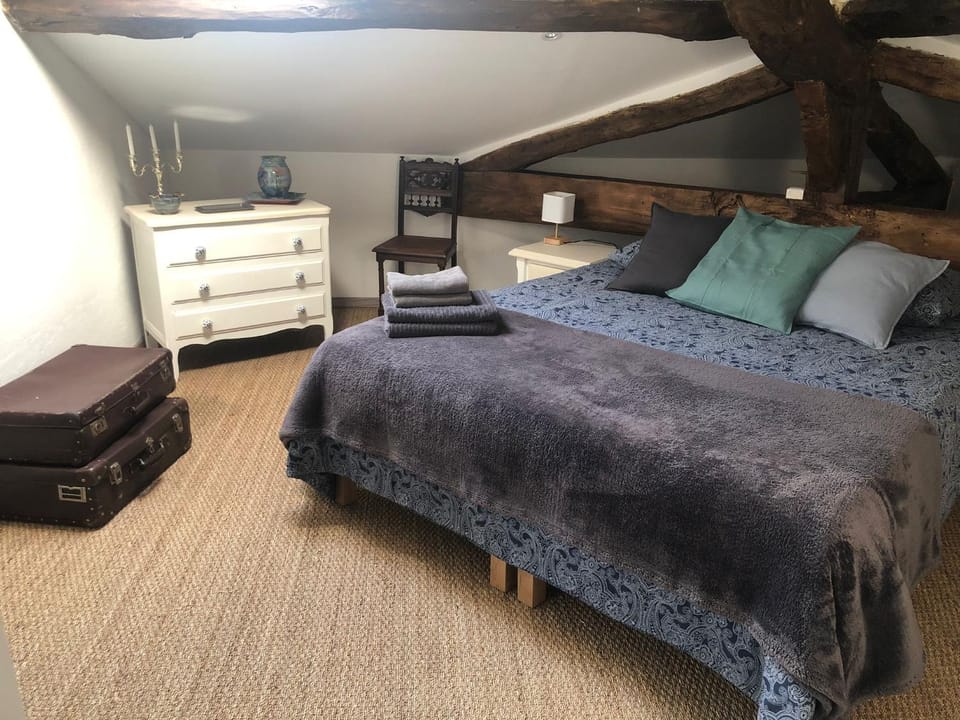 Bed, Photo of the whole room, Bedroom