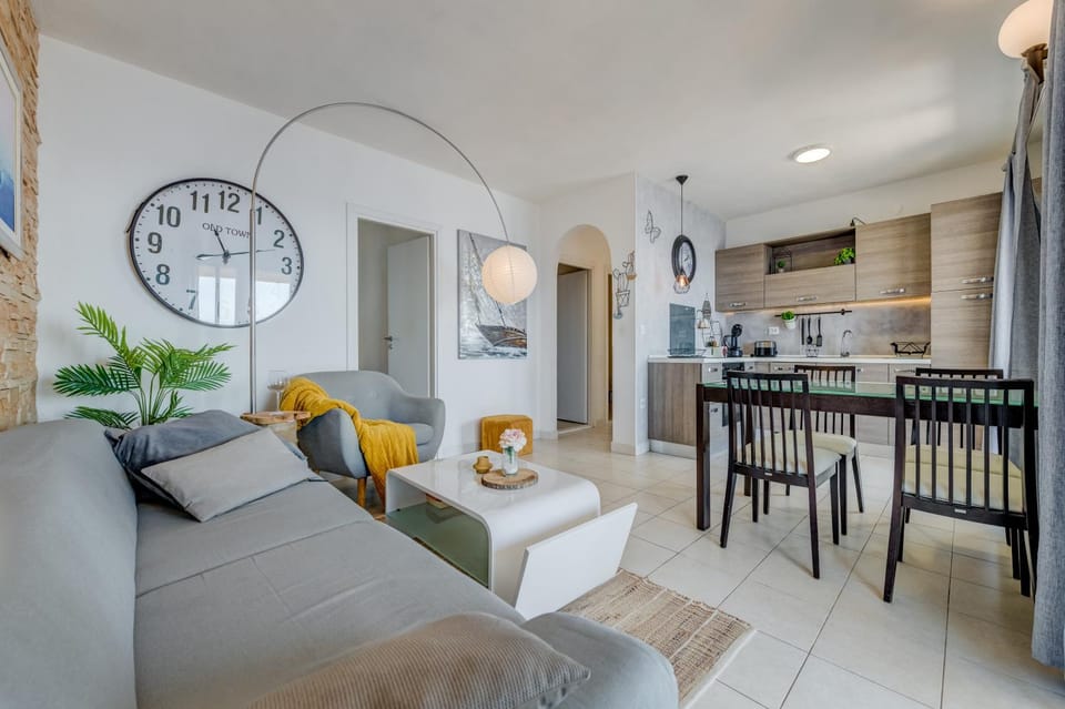 huging the horizon. Apartment in Split-Dalmatia County