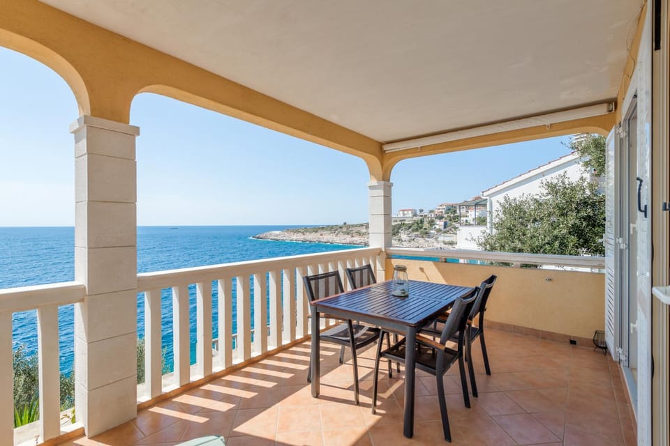 huging the horizon. Apartment in Split-Dalmatia County