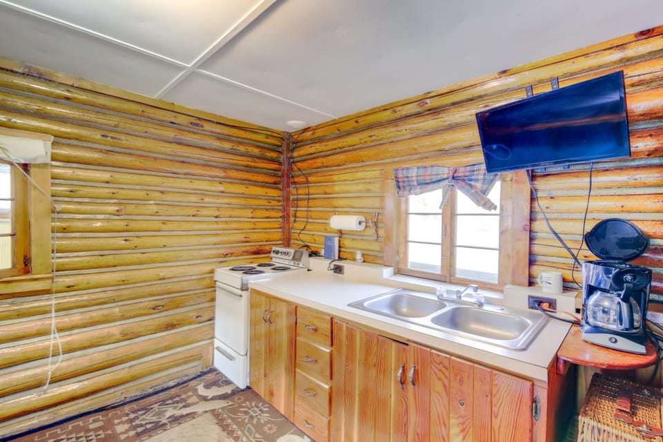 Montana Cabin: Day Trip to Glacier Nat’l Park! Cabin in Idaho