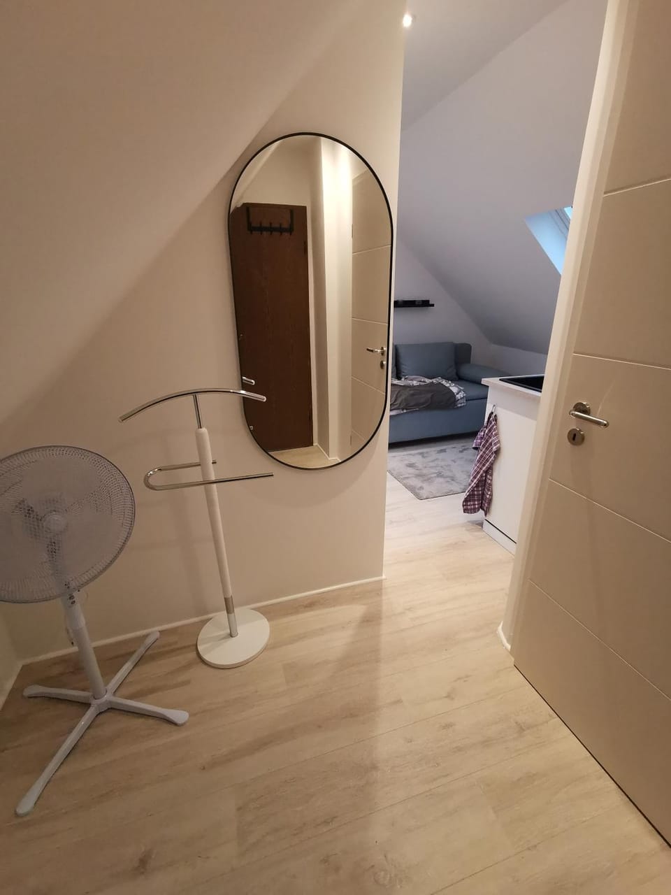 Dachzimmer mit Kochecke und Duschbad, nahe Messe Apartment in Hanover