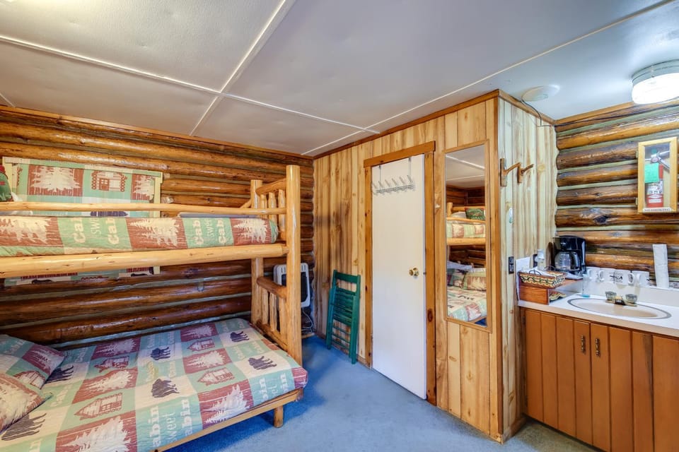 Black Diamond Guest Ranch Cabin w/ Lodge Access! Cabin in Idaho