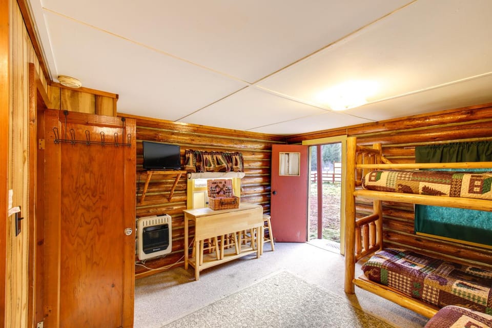 Black Diamond Guest Ranch Studio: Hike & Fish Apartment in Idaho