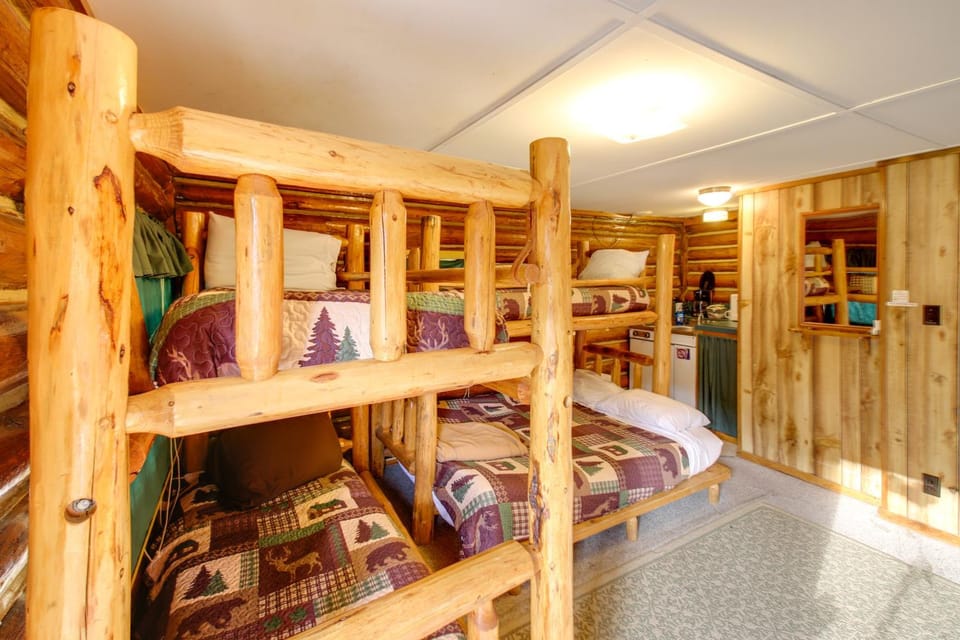 Black Diamond Guest Ranch Studio: Hike & Fish Apartment in Idaho