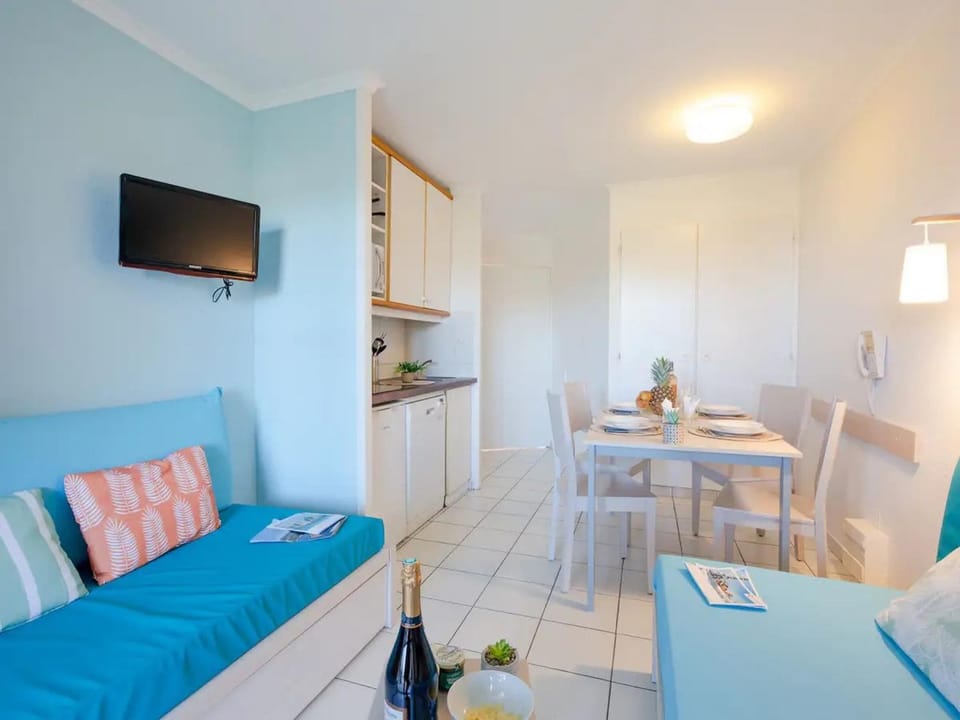 Studio cosy au cœur de Cap Esterel avec balcon et accès piscines - FR-1-504-678 Apartment in Saint-Raphael