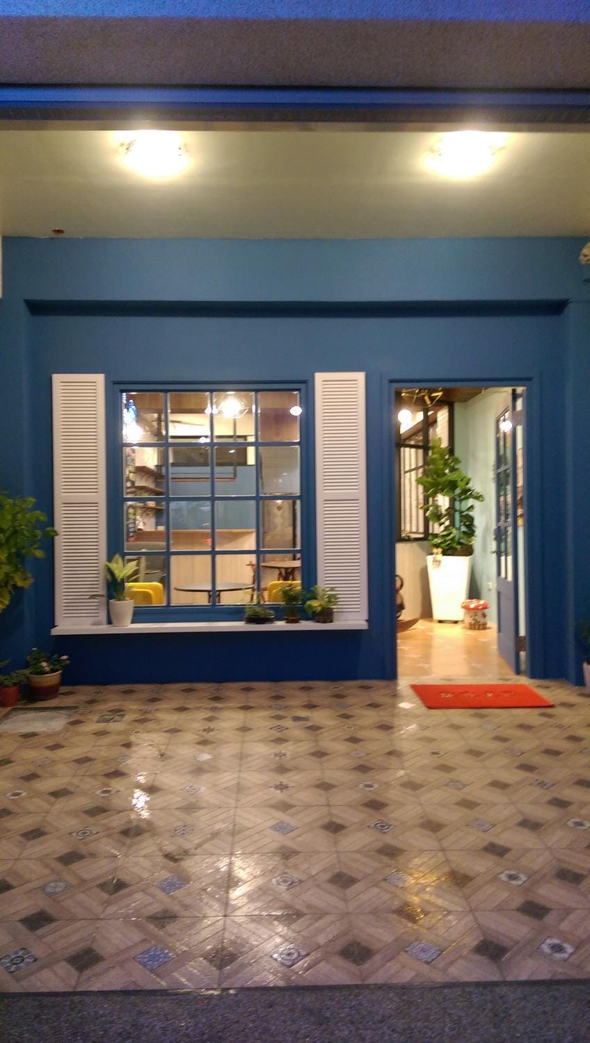 Facade/entrance
