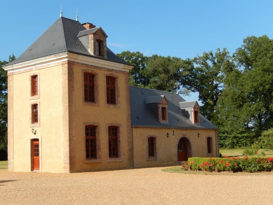 Luxueux gîte avec piscine et Wifi, proche circuit 24H du Mans, animaux bienvenus - FR-1-410-430 House in Pays de la Loire