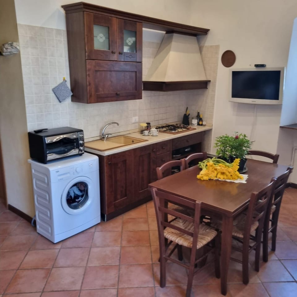 Kitchen or kitchenette, Dining area, pet friendly, washing machine