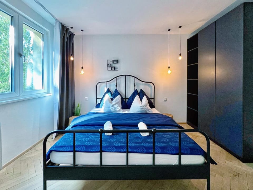 Bed, Bedroom, cot