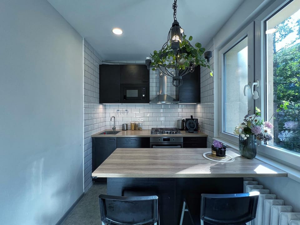 Coffee/tea facilities, Kitchen or kitchenette, Dining area, dishwasher, microwave, oven, stove, toaster