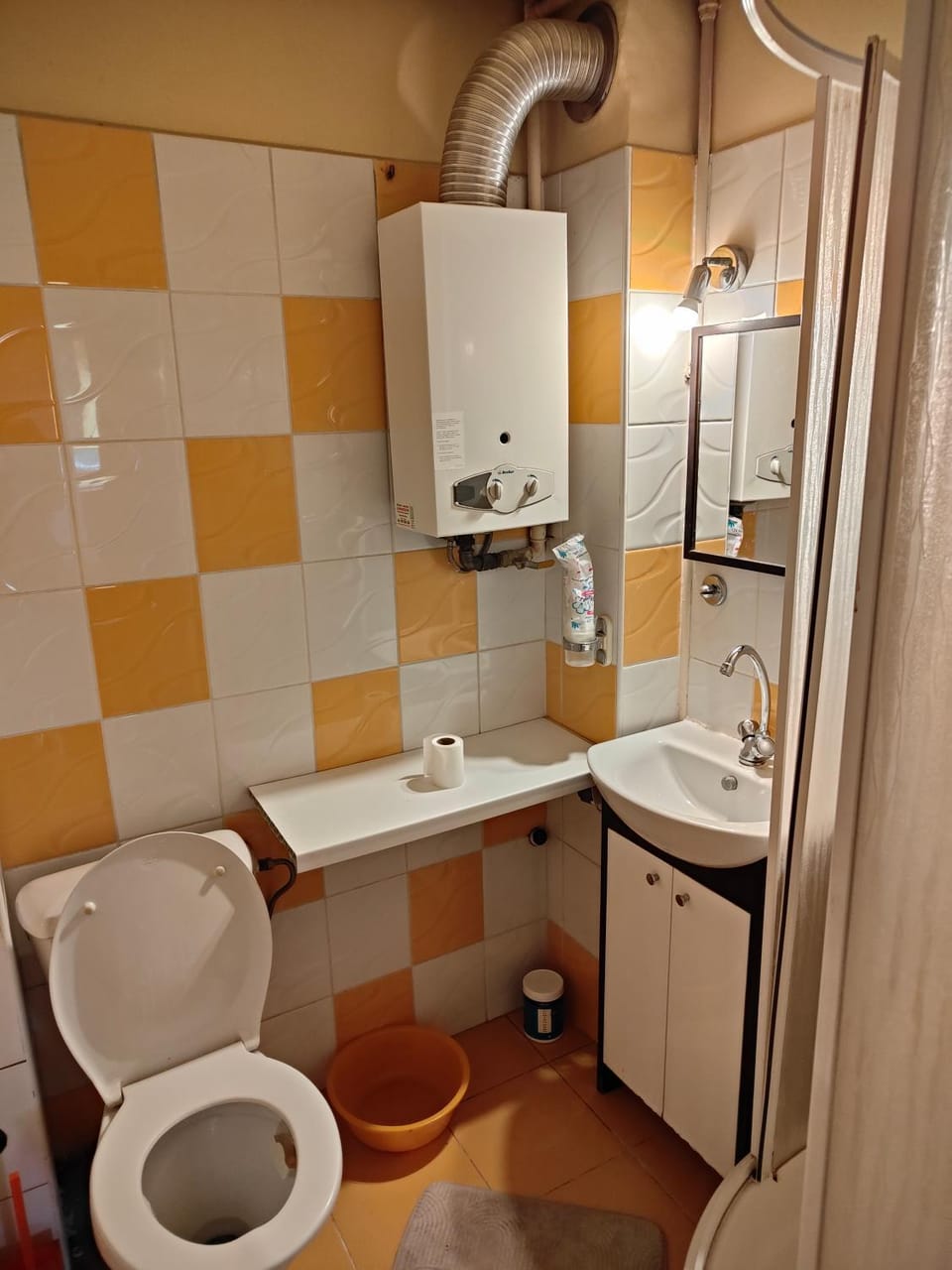 Całe mieszkanie 2 pokojowe na wyłączność centrum Częstochowy, bardzo blisko Jasnej Góry, 2 duże łóżka Apartment in Poland
