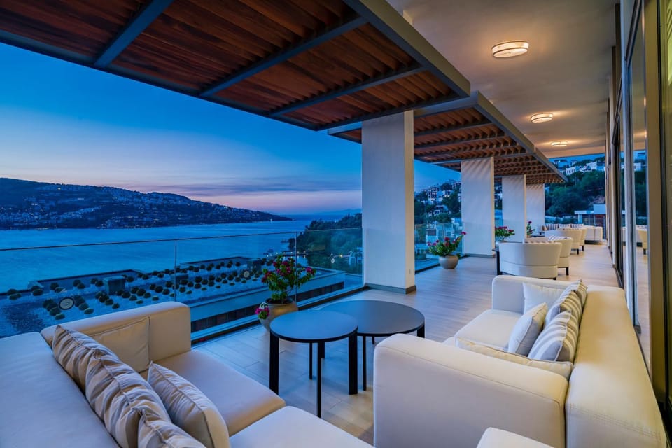 Property building, Natural landscape, View (from property/room), Balcony/Terrace, Lobby or reception, Seating area, acessibility