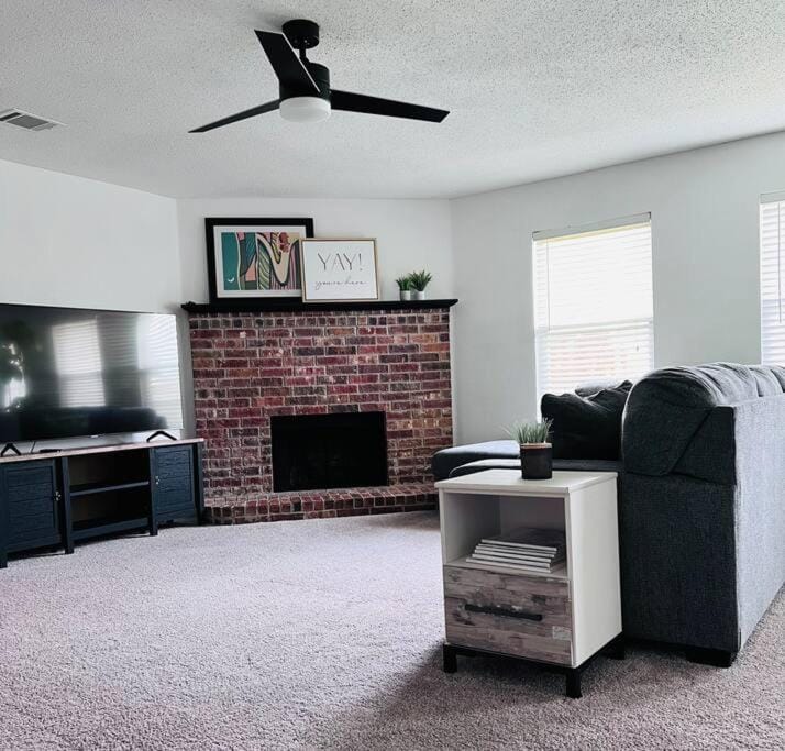 Cozy 3 Bedroom House with Beautiful Fireplace House in Frisco
