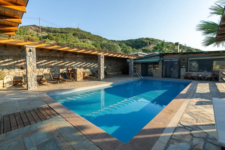 Swimming pool, sunbed