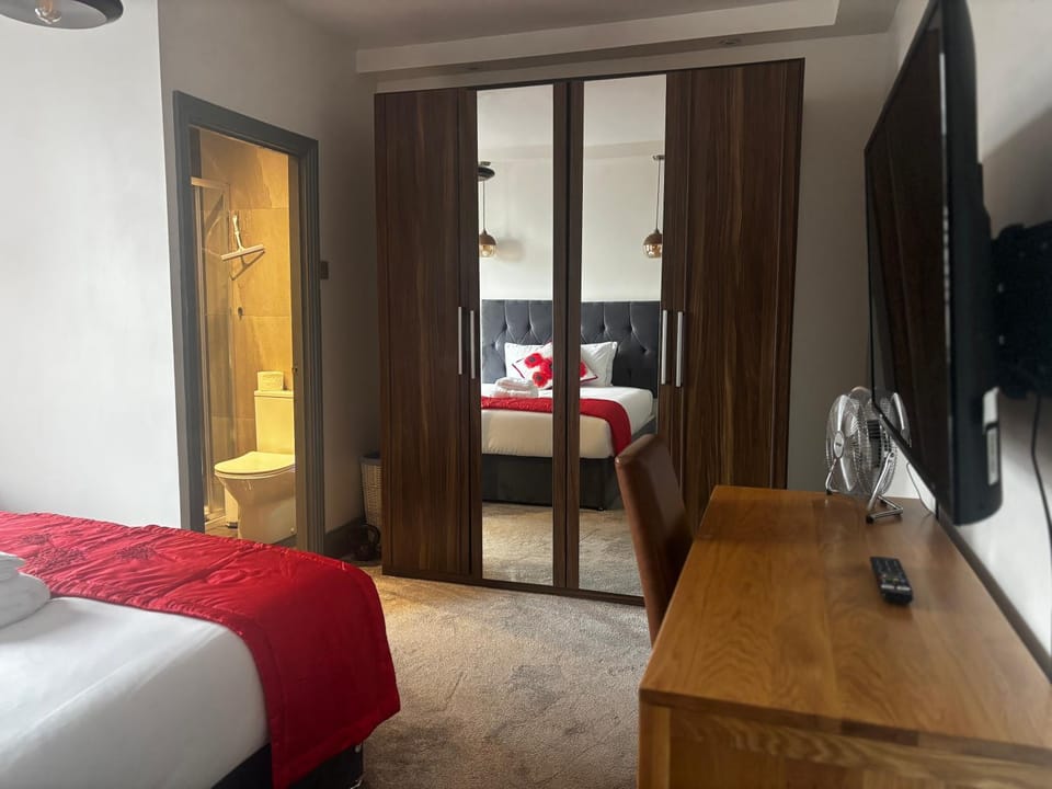 KAYUMBA Properties LTD Bed and Breakfast in Leeds