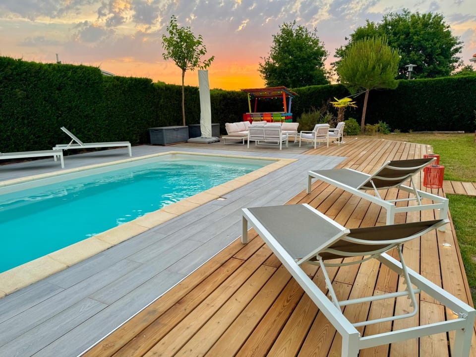 Pool view, Swimming pool, Sunset, sunbed