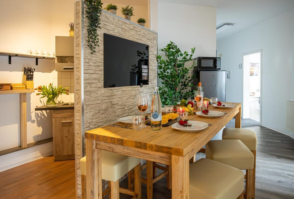 Kitchen or kitchenette, Food and drinks, Dining area, Food, pet friendly