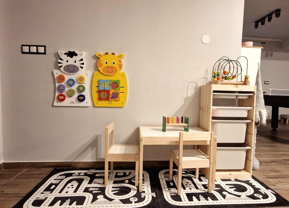 Game Room, children