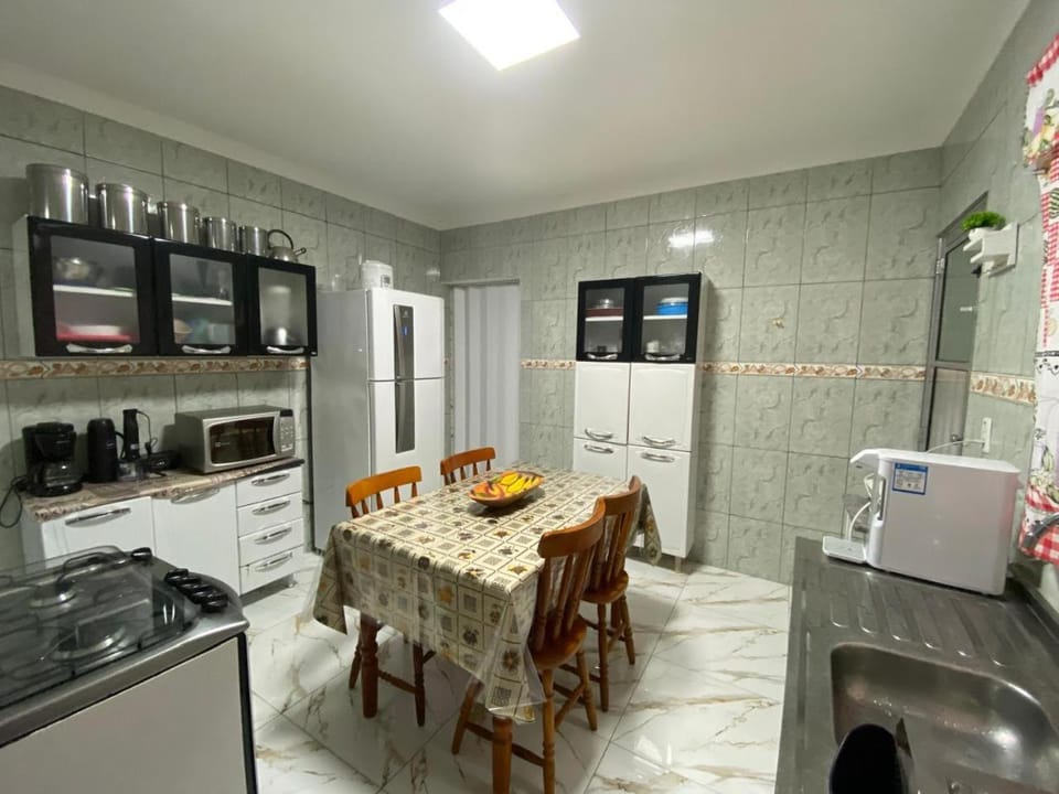 Casa simples e aconchegante 1 quarto, ar condicionado Apartment in Bertioga