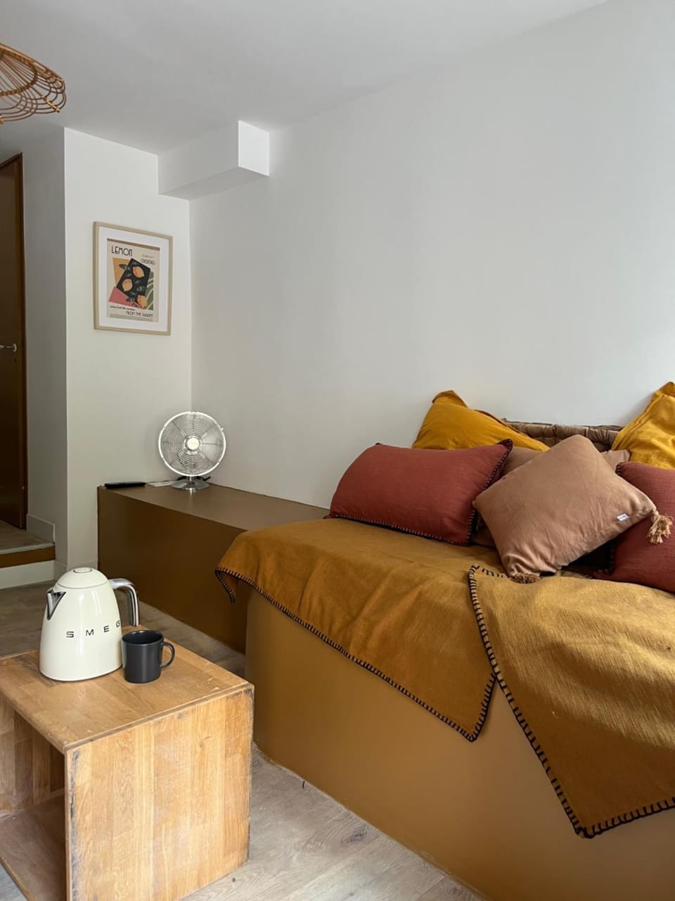 Bed, Living room