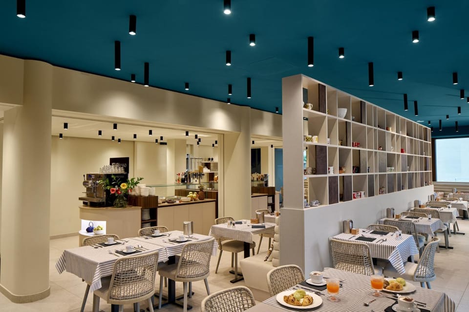 Food and drinks, Food, Buffet breakfast, Drinks