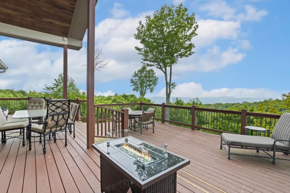 Long View House in Beech Mountain