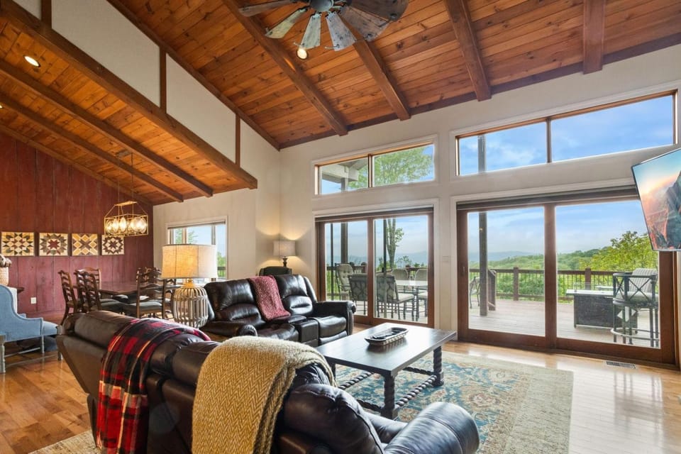 Long View House in Beech Mountain