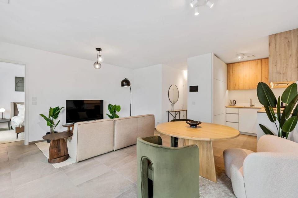 TV and multimedia, Kitchen or kitchenette, Living room, Seating area, Dining area